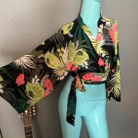 Express Tops - NWOT Express Tropical Wrap Hawaiian Crop Blouse